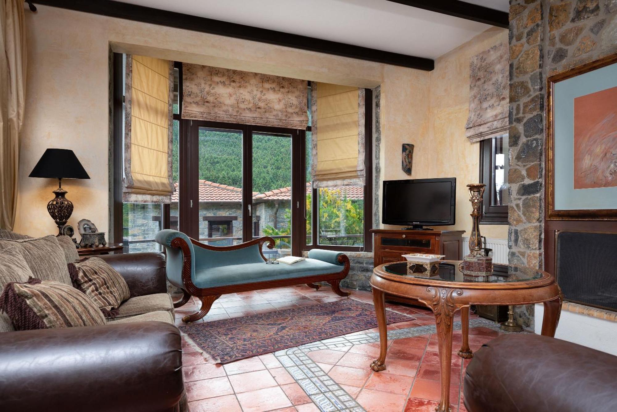 Ostra Menalon Luxury Suites Kardaras ภายนอก รูปภาพ