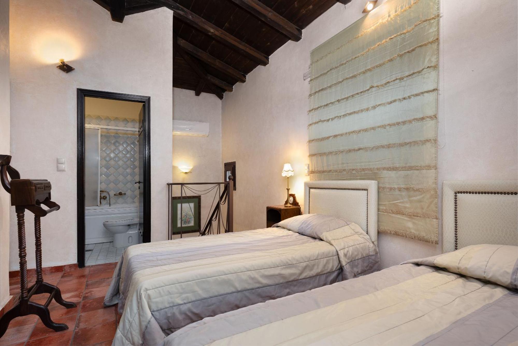 Ostra Menalon Luxury Suites Kardaras ภายนอก รูปภาพ