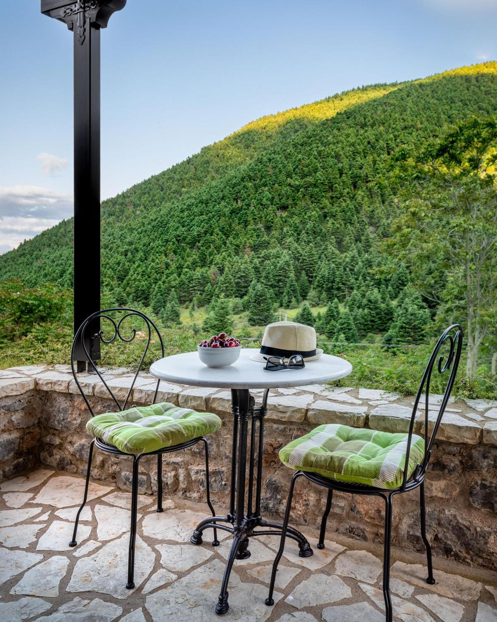 Ostra Menalon Luxury Suites Kardaras ภายนอก รูปภาพ