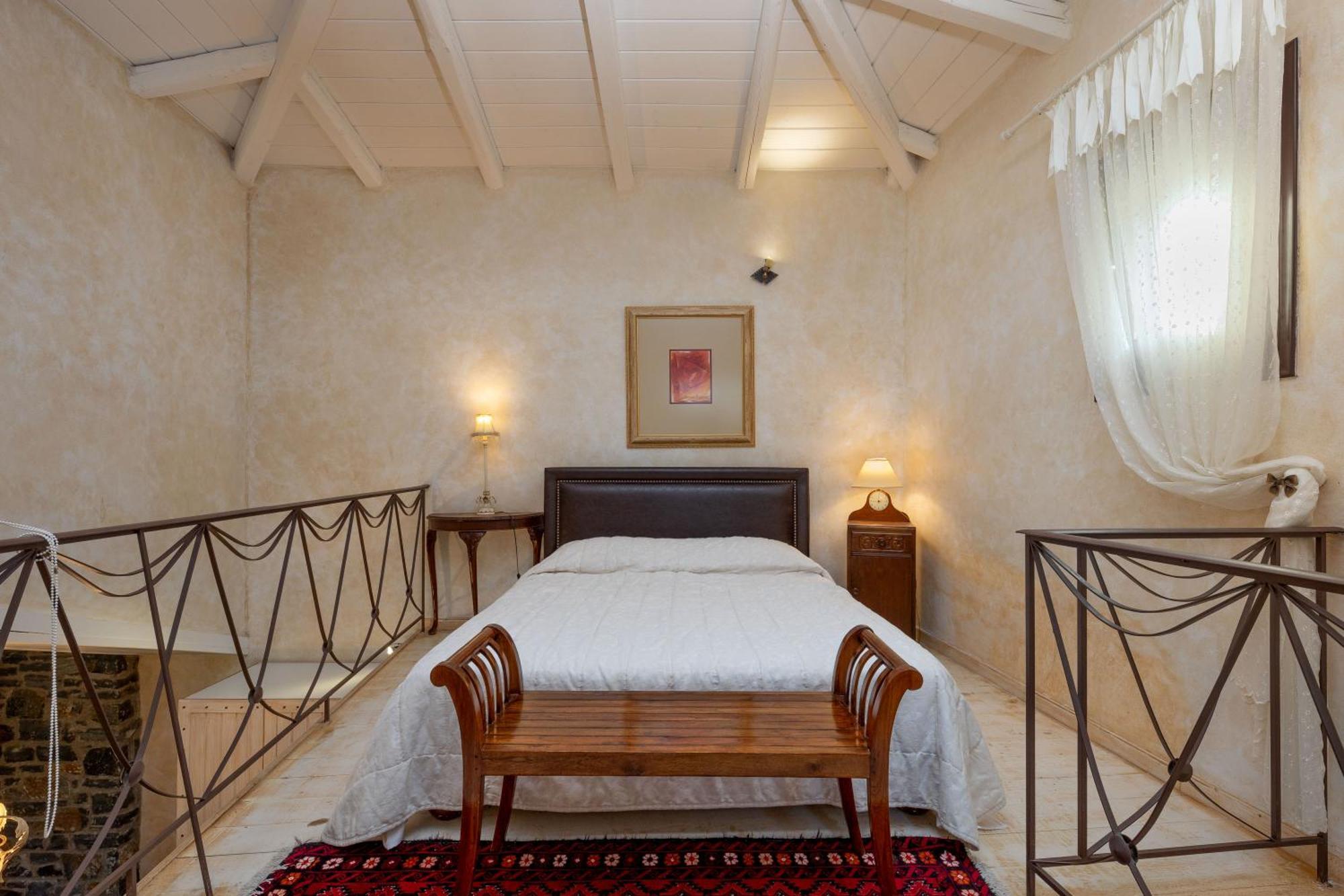 Ostra Menalon Luxury Suites Kardaras ห้อง รูปภาพ