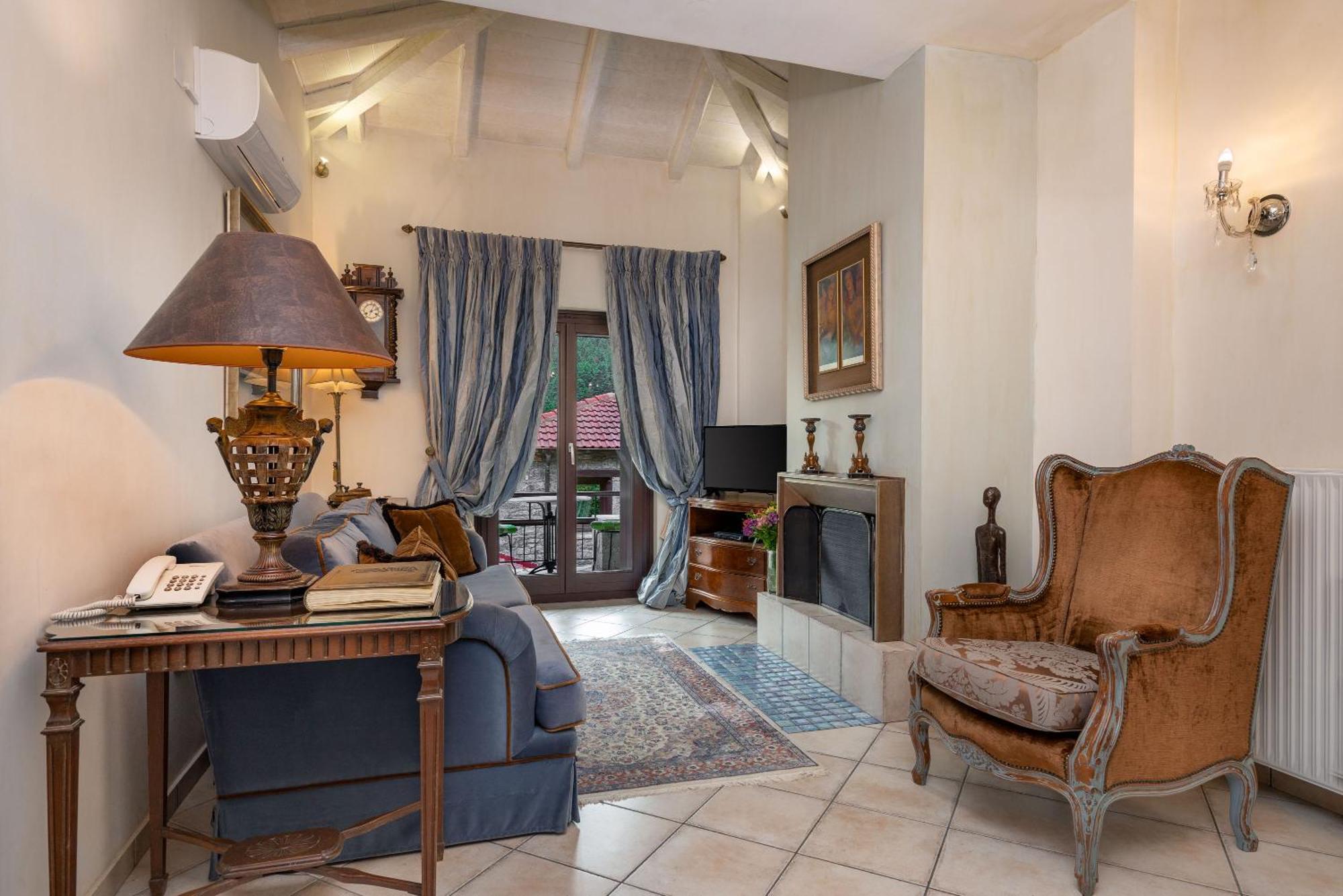 Ostra Menalon Luxury Suites Kardaras ห้อง รูปภาพ