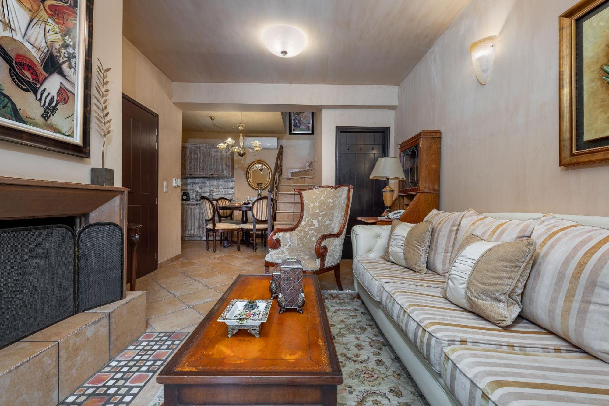 Ostra Menalon Luxury Suites Kardaras ห้อง รูปภาพ