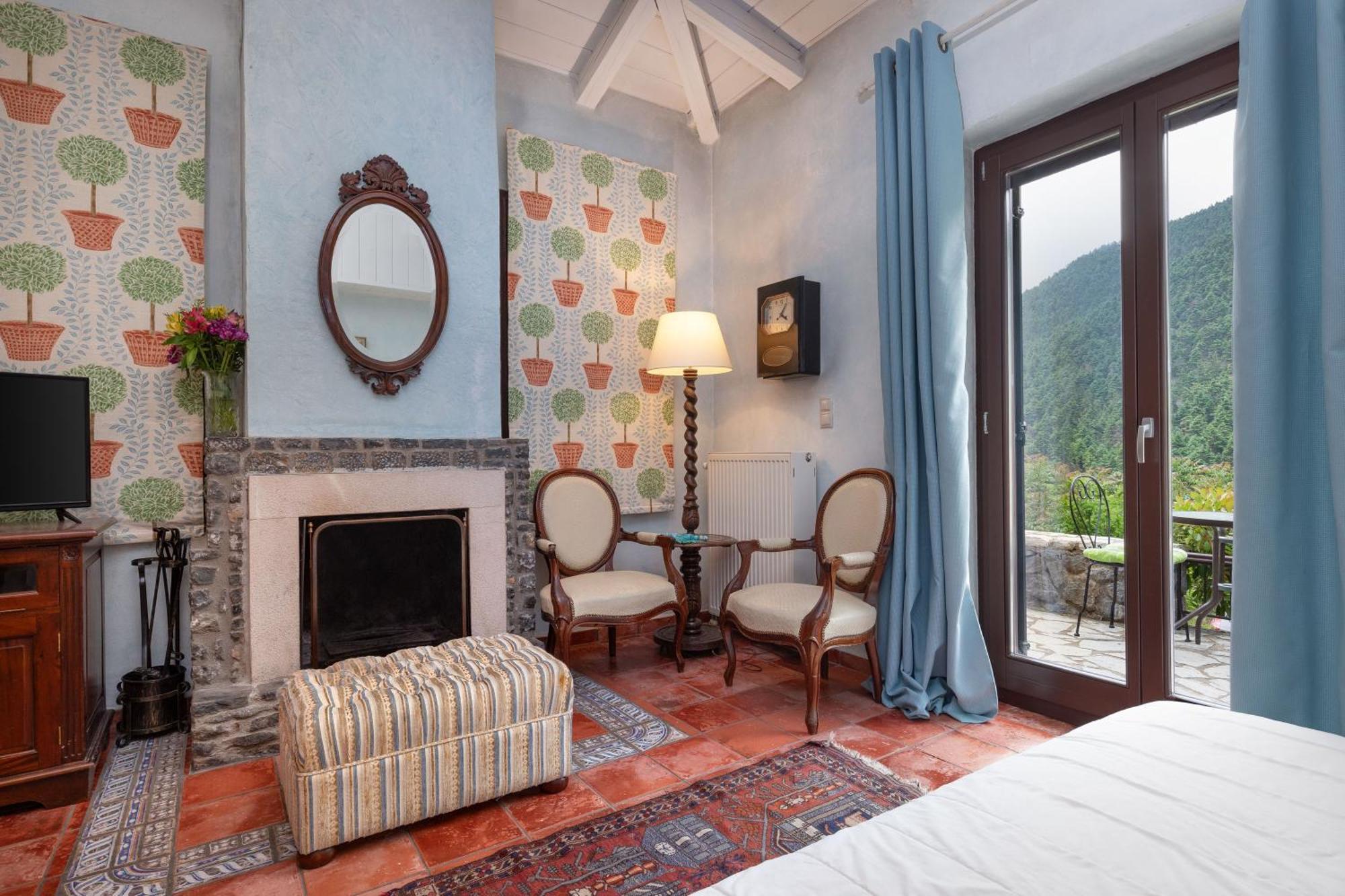 Ostra Menalon Luxury Suites Kardaras ภายนอก รูปภาพ