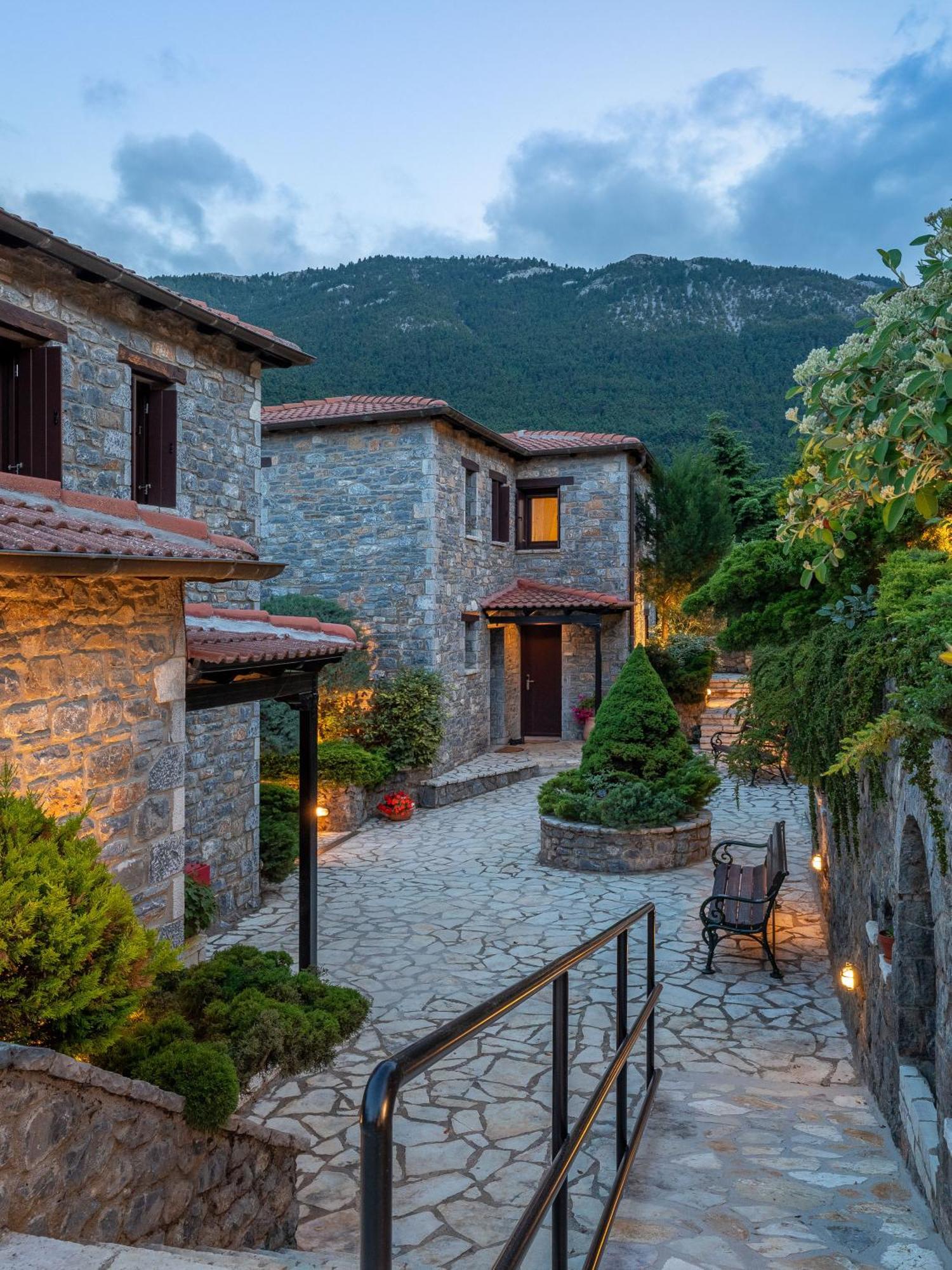 Ostra Menalon Luxury Suites Kardaras ภายนอก รูปภาพ